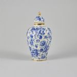 1489 7024 VASE AND COVER